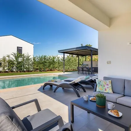 Silvia By Villsy Villa *