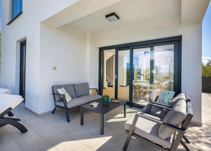 Silvia By Villsy Vila