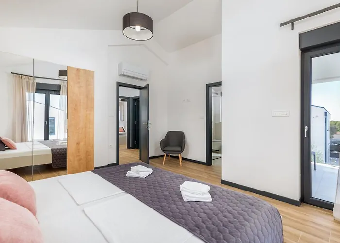 Vila Silvia By Villsy *