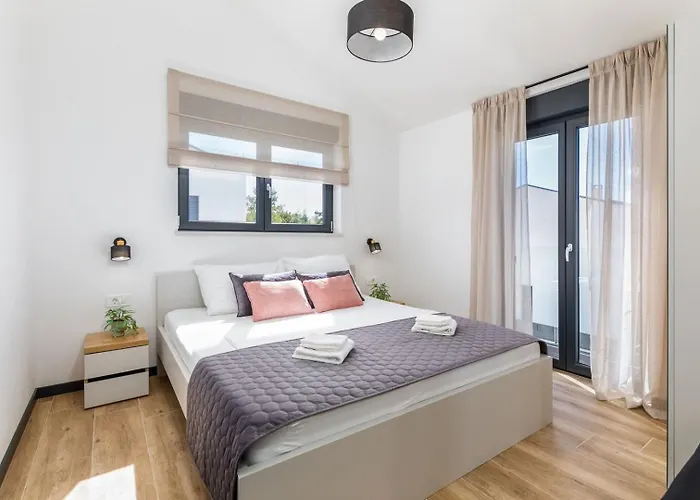 Silvia By Villsy Vila