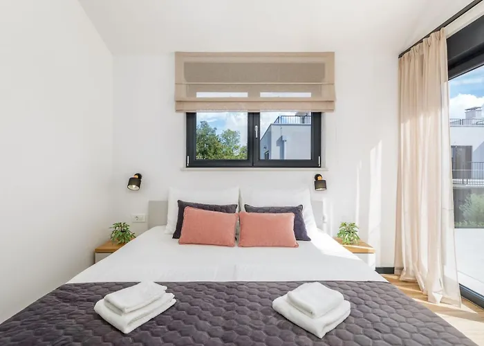 Silvia By Villsy Vila