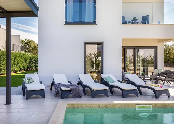 Vila Silvia By Villsy *