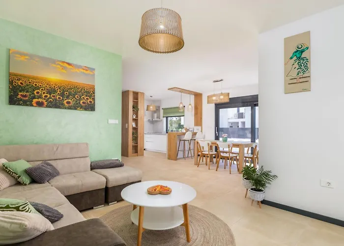 Silvia By Villsy Vila *