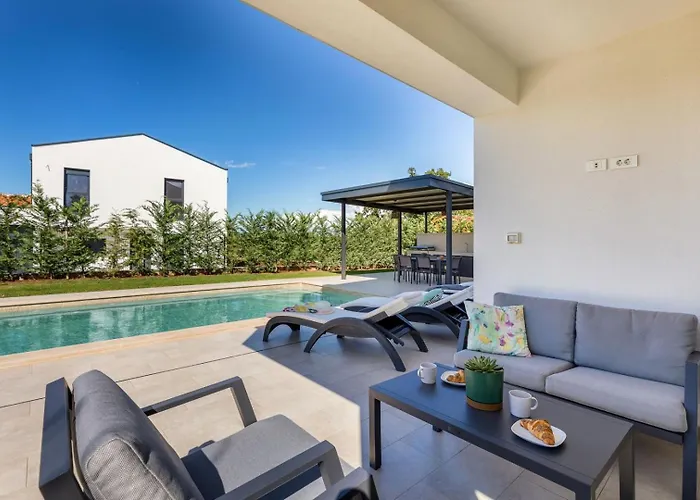 Silvia By Villsy Vila *