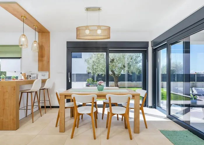 Vila Silvia By Villsy *