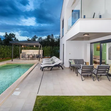 Villa Silvia By Villsy *