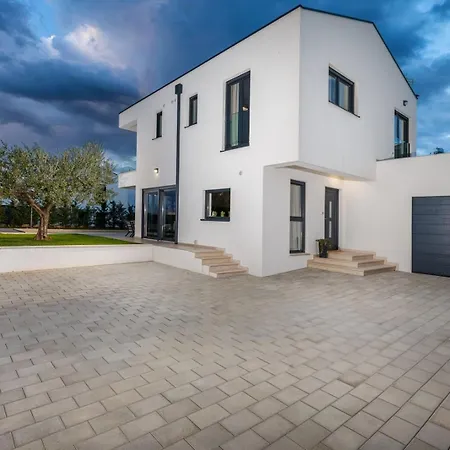 Villa Silvia By Villsy