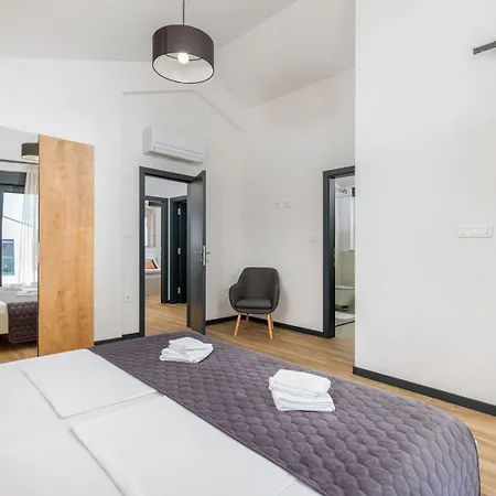 Villa Silvia By Villsy *