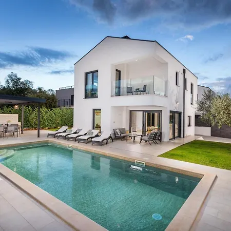 Silvia By Villsy Nova Vas (Porec)