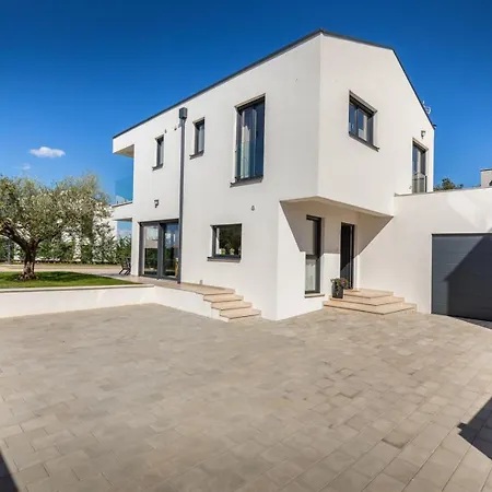 Villa Silvia By Villsy