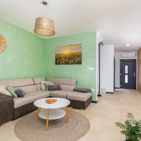 빌라 Silvia By Villsy