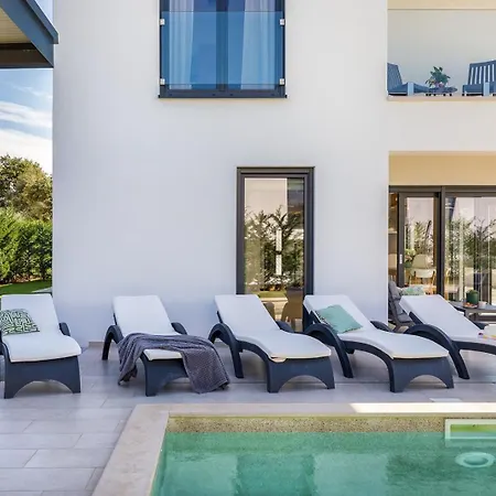 Villa Silvia By Villsy *