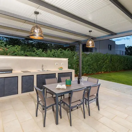 Silvia By Villsy Villa